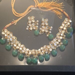 Elegant Green and Gold Necklace Set
